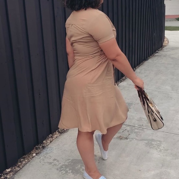 Camel dress with cute buttons and ties - Picture 3 of 4